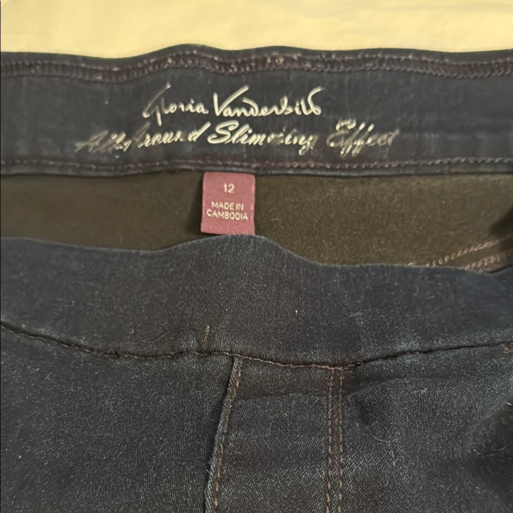 Women's Black Jeans - Picture 3 of 4